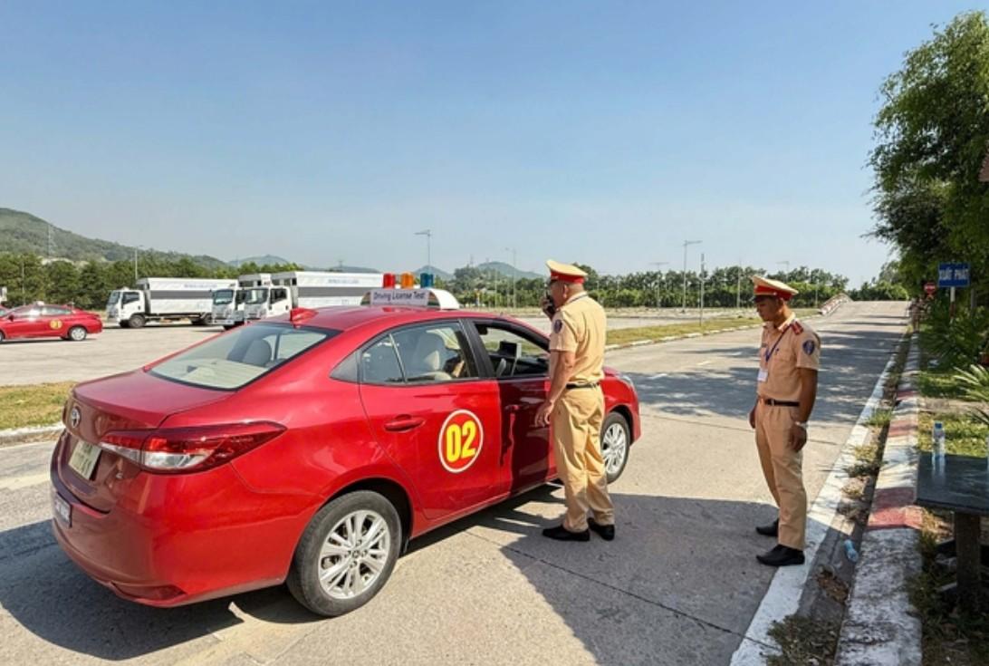 Thi sát hạch lái xe cơ giới đường bộ -3